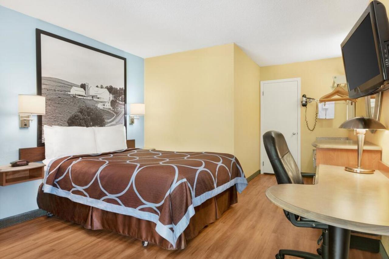 Super 8 By Wyndham Findlay Hotel Екстериор снимка