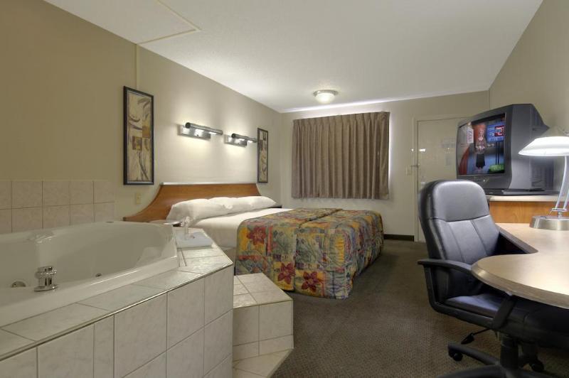 Super 8 By Wyndham Findlay Hotel Екстериор снимка