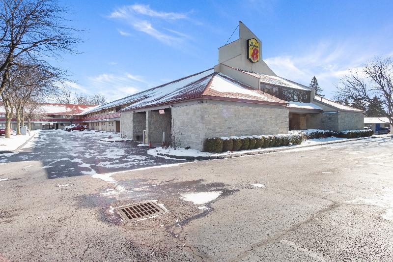 Super 8 By Wyndham Findlay Hotel Екстериор снимка