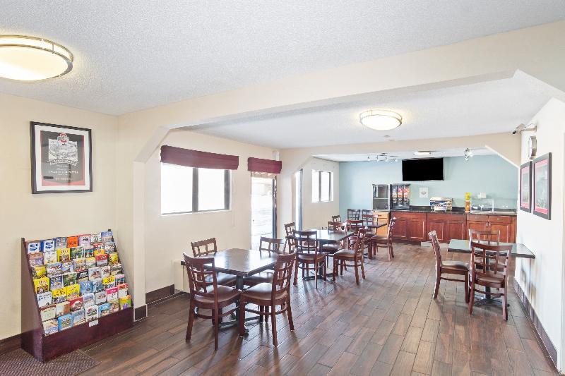 Super 8 By Wyndham Findlay Hotel Екстериор снимка
